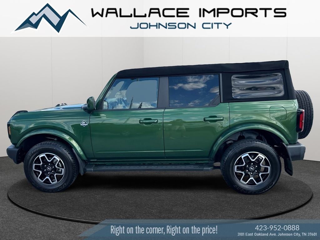 2024 Ford Bronco Outer Banks in Eruption Green Metallic — front three-quarter view