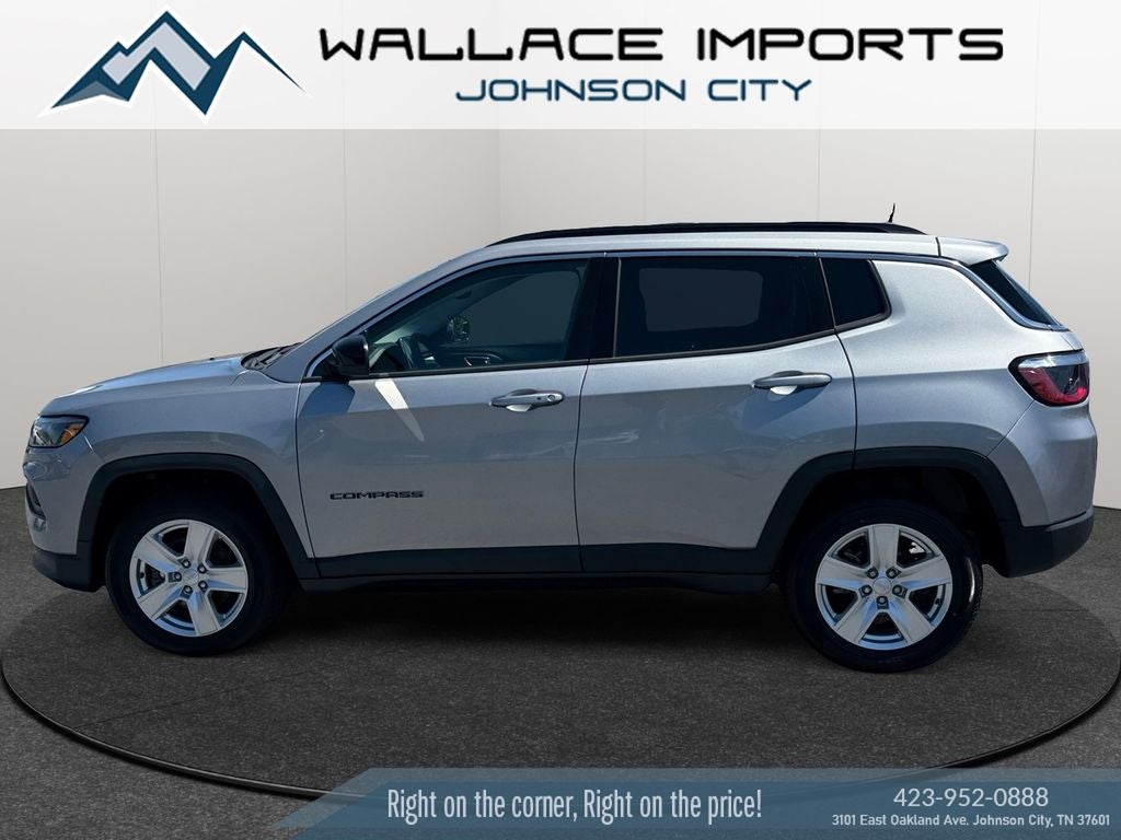 2022 Jeep Compass Latitude in Billet Silver Metallic Clearcoat — front three-quarter view