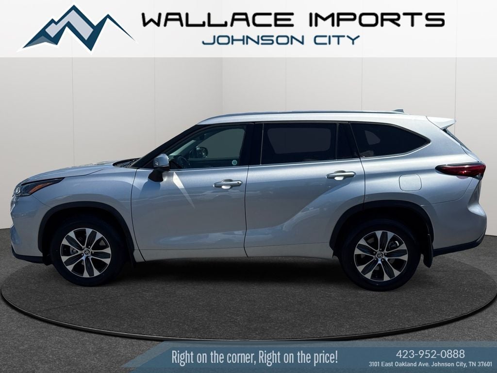 2021 Toyota Highlander XLE in Silver — front three-quarter view