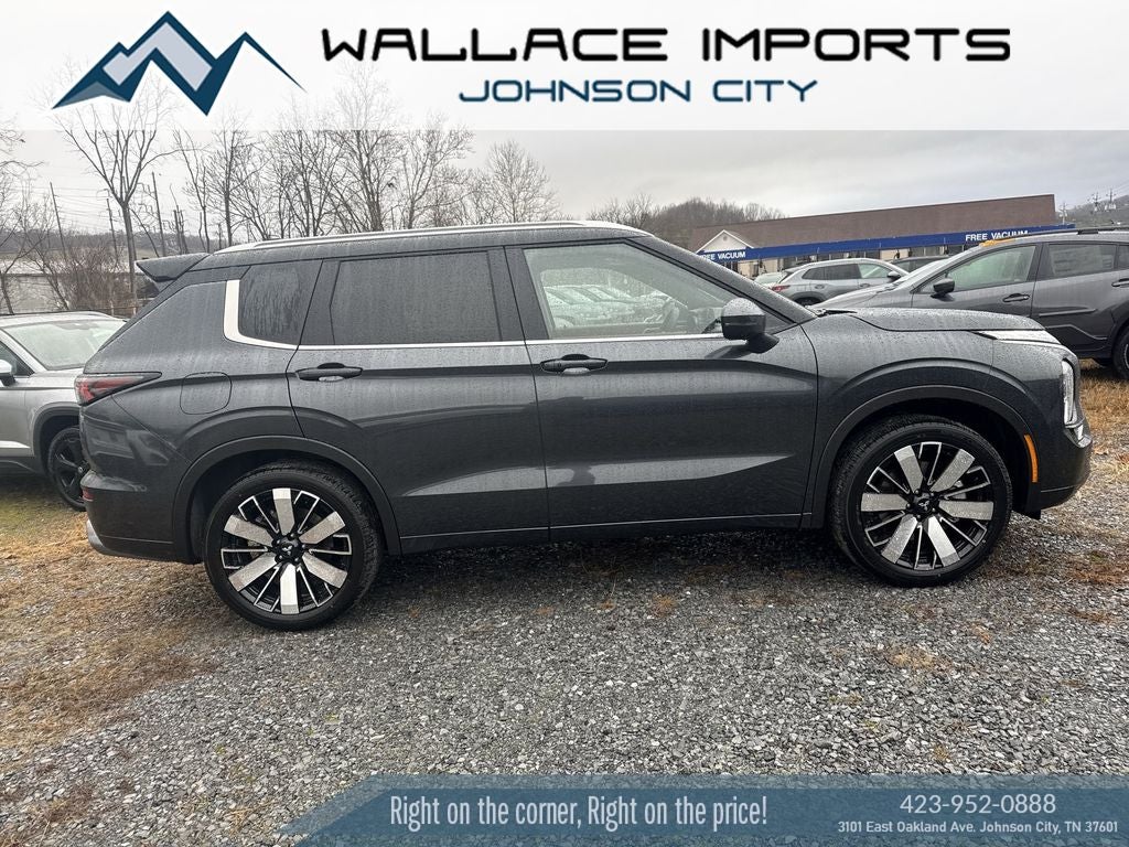 2026 Mitsubishi Outlander SEL in Graphite Gray/Black Roof — front three-quarter view