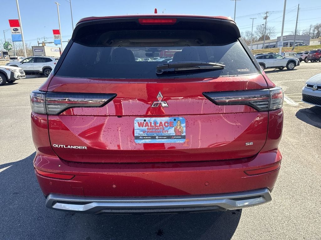 2025 Mitsubishi Outlander — detail view